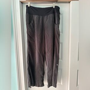 Lululemon Wide Leg Street Dance Pants Gauchos Loose Black Silk Size 8 VERY RARE